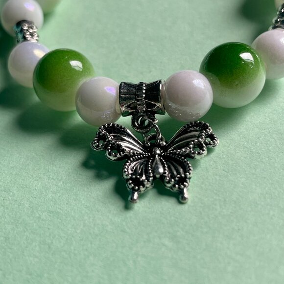 Handmade bracelet with beads and dangling butterfly charm - Picture 7 of 9